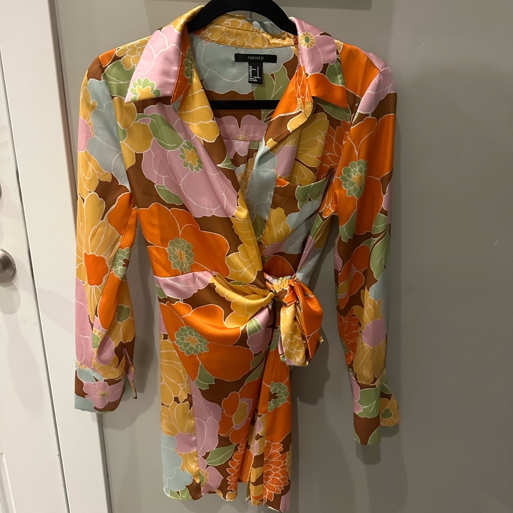 Floral Tied Dress. USED. In excellent condition. No stains or flaws!